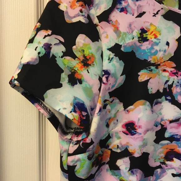 NEIMAN MARCUS NWT AUTHENTIC SHORT SLEEVES FLORAL PRINT DESIGN DRESS - Picture 6 of 14